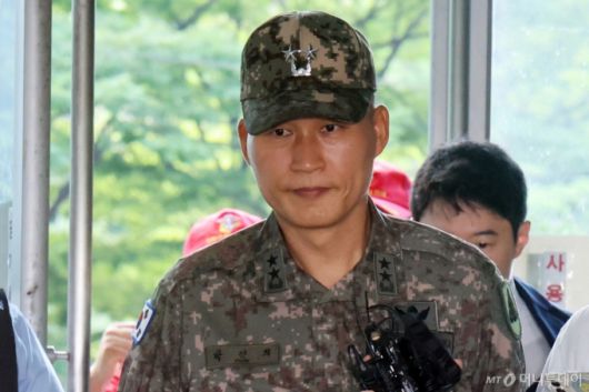 박진희 전 국방부 군사보좌관(육군 소장·현 육군 제56사단장)이 28일 오전 서울 서초구 순직해병 특검(특별검사 이명현)으로 조사를 위해 출석하고 있다.  2025.7.28/사진=뉴스1