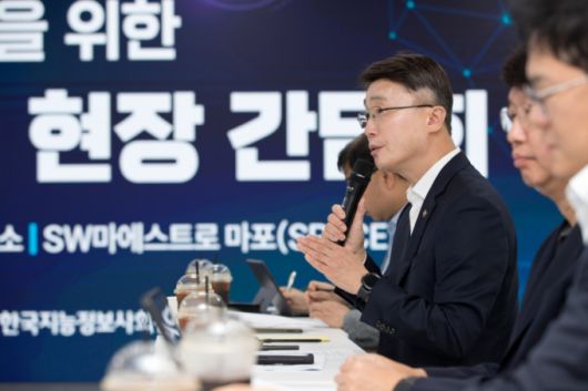 류제명 과학기술정보통신부 제2차관이 25일 서울 마포구 SW마에스트로에서 열린 '데이터 규제혁신 간담회'에서 인사말을 하고 있다./사진=과학기술정보통신부