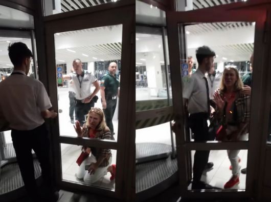 유럽 저비용 항공사 라이언에어가 수하물 크기 문제로 한 여성 승객의 탑승을 거부했다. 이 여성은 공항 바닥에 무릎을 꿇고 태워 달라고 울부짖었는데 이를 두고 항공사 측이 과잉 대응한 것 아니냐는 지적이 나왔다./사진=페이스북