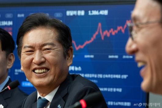 (서울=뉴스1) 이승배 기자 = 정청래 더불어민주당 대표가 5일 오전 서울 여의도 국회 당대표 회의실에서 김민석 국무총리를 접견하고 있다. 2025.8.5/뉴스1  Copyright (C) 뉴스1. All rights reserved. 무단 전재 및 재배포,  AI학습 이용 금지. /사진=(서울=뉴스1) 이승배 기자