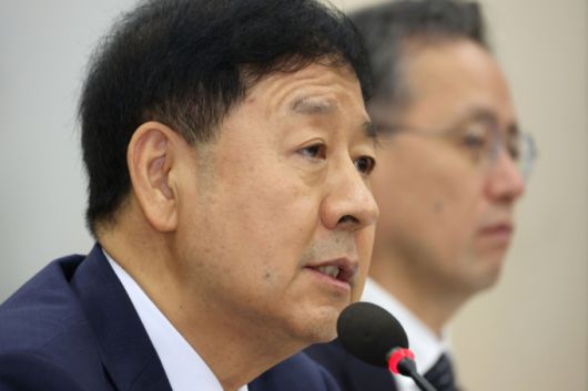 구윤철 부총리 겸 기획재정부 장관이 6일 오전 서울 여의도 국회에서 열린 기획재정위원회 전체회의에 출석해 한미 관세 협상과 관련한 의원 질의에 답하고 있다./사진제공=뉴스1