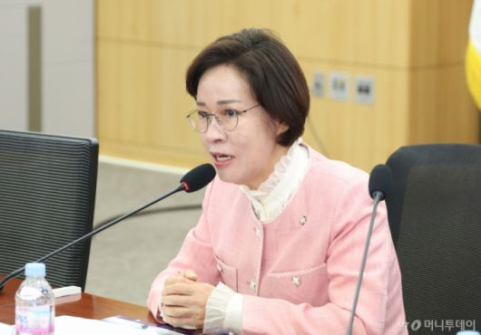 [서울=뉴시스] 고승민 기자 = 2일 서울 여의도 국회에서 '피지컬 AI 시대의 휴머노이드 로봇'을 주제로 열린 국회 AI 포럼 세미나에서 이인선 국민의힘 의원이 인사말을 하고 있다. 2025.07.02. kkssmm99@newsis.com /사진=고승민