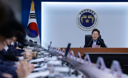 [서울=뉴시스] 고범준 기자 = 이재명 대통령이 31일 서울 용산 대통령실 청사에서 열린 제6차 수석보좌관회의에서 발언하고 있다. 2025.07.31. bjko@newsis.com /사진=고범준