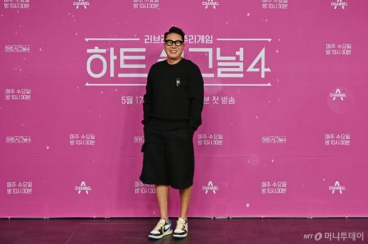 방송인 이상민이 17일 오전 온라인으로 진행된 채널A '하트시그널 시즌4' 제작발표회에 참석해 포즈를 취하고 있다.  '하트시그널'은 청춘 남녀들이 '시그널 하우스'에 머물며 서로 '썸'을 타고, 연예인 예측단이 이들의 심리를 추리하는 연애 리얼리티 프로그램. 오는 17일 밤 10시 30분 첫 방송된다. /사진제공 = 채널A