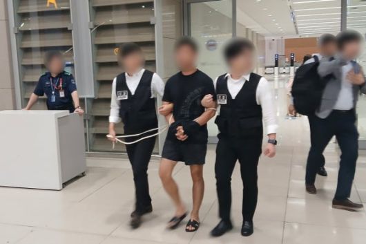 법무부는 22일 오전 5시 5분 중국 국적의 남성 A 씨(34)를 태국 방콕에서 인천공항으로 송환했다. /사진제공=법무부