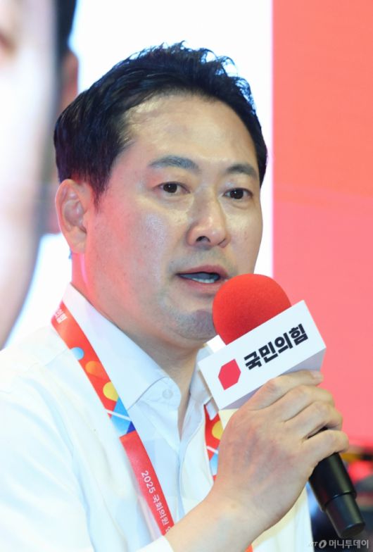 [인천=뉴시스] 김금보 기자 = 장동혁 국민의힘 대표가 28일 오후 인천 중구 인천국제공항공사 항공교육원에서 열린 2025 국민의힘 국회의원 연찬회에서 인사말을 하고 있다. 2025.08.28. kgb@newsis.com /사진=김금보