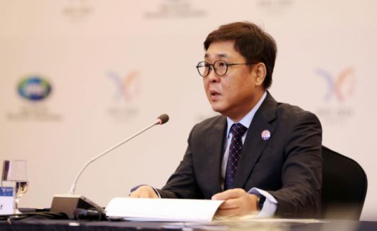 최휘영 문화체육관광부 장관이 지난 27일 경북 경주 힐튼호텔에서 열린 'APEC 문화산업고위급대화 개회식'에서 개회사를 하고 있다. / 사진=문화체육관광부 제공