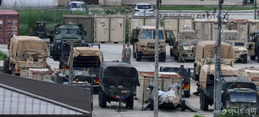 한미 연합 군사연습 '을지 자유의 방패(UFS·을지프리덤실드)' 기간인 19일 경기 동두천시 소재 주한 미군기지에서 미군 장병들이 분주히 움직이고 있다. / 사진=뉴시스