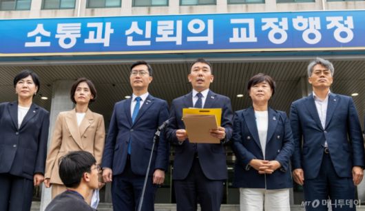 (의왕=뉴스1) 국회사진기자단 = 김용민 국회 법제사법위원회 더불어민주당 간사가 1일 경기도 의왕시 서울구치소에서 열린 현장검증을 마치고 브리핑을 하고 있다. 이날 법사위는 윤석열 전 대통령 수감 중 특혜 제공 여부를 확인하고 특검 출석 요구 당시 윤 전 대통령이 옷을 벗고 버티는 과정이 있었는지 여부를 CCTV 등의 영상기록으로 열람했다. 2025.9.1/뉴스1  Copyright (C) 뉴스1. All rights reserved. 무단 전재 및 재배포,  AI학습 이용 금지. /사진=(의왕=뉴스1) 국회사진기자단