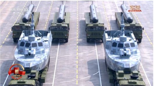 중국 전승절 열병식에 공개된 무인 함정과 잠수정/사진=CCTV 갈무리