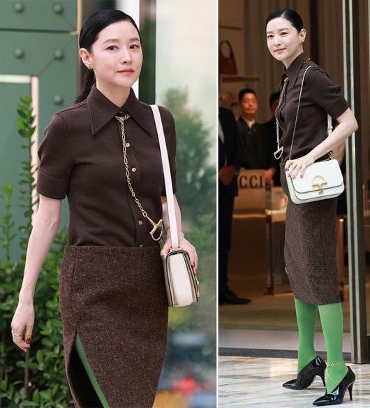 배우 이영애가 파격적인 컬러 스타킹 패션을 선보였다. /사진=뉴스1