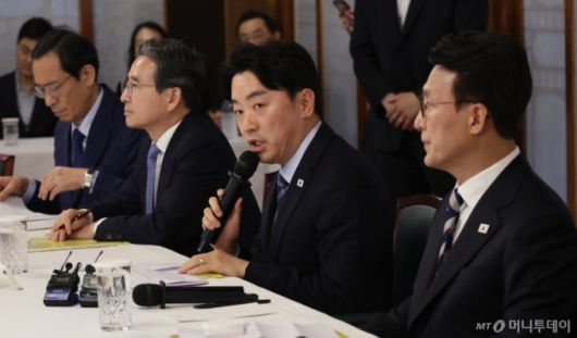 [서울=뉴시스] 황준선 기자 = 강훈식 대통령 비서실장이 7일 서울 종로구 삼청동 국무총리공관에서 열린 고위당정협의회에서 발언하고 있다. (공동취재) 2025.09.07. photo@newsis.com /사진=