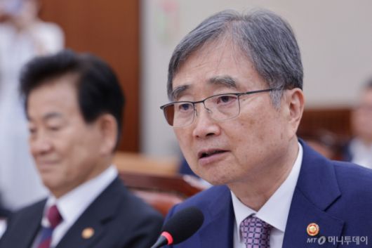 (서울=뉴스1) 신웅수 기자 = 조현 외교부 장관이 8일 오후 서울 여의도 국회에서 열린 외교통일위원회 전체회의에서 의원 질의에 답변하고 있다. 2025.9.8/뉴스1  Copyright (C) 뉴스1. All rights reserved. 무단 전재 및 재배포,  AI학습 이용 금지.