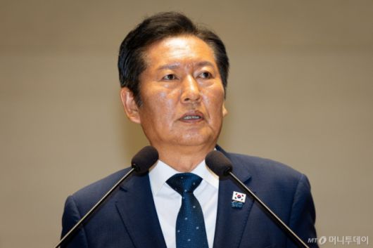 (서울=뉴스1) 유승관 기자 = 정청래 더불어민주당 대표가 27일 서울 여의도 국회에서 열린 의원총회에서 모두 발언을 하고 있다. 2025.8.27/뉴스1  Copyright (C) 뉴스1. All rights reserved. 무단 전재 및 재배포,  AI학습 이용 금지. /사진=(서울=뉴스1) 유승관 기자