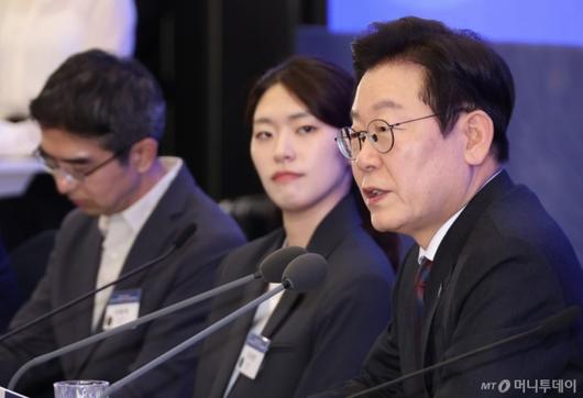 [서울=뉴시스] 고범준 기자 = 이재명 대통령이 10일 서울 마포구 프론트원에서 열린 국민성장펀드 보고대회에서 발언하고 있다. (대통령실통신사진기자단) 2025.09.10. bjko@newsis.com /사진=