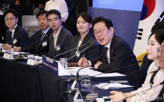 [서울=뉴시스] 고범준 기자 = 이재명 대통령이 10일 서울 마포구 프론트원에서 열린 국민성장펀드 보고대회에서 발언하고 있다. (대통령실통신사진기자단) 2025.09.10. bjko@newsis.com /사진=