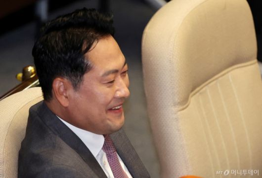 [서울=뉴시스] 김명년 기자 = 장동혁 국민의힘 대표가 10일 오전 서울 여의도 국회에서 열린 제249회국회(정기회) 제3차 본회의에서 미소짓고 있다. 2025.09.10. kmn@newsis.com /사진=김명년