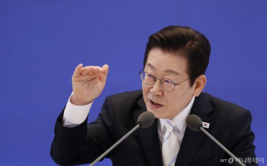 [서울=뉴시스] 최동준 기자 = 이재명 대통령이 11일 청와대 영빈관에서 열린 취임 100일 기자회견 '회복을 위한 100일, 미래를 위한 성장'에서 주가 상승과 관련한 발언을 하고 있다. 2025.09.11. photocdj@newsis.com /사진=최동준