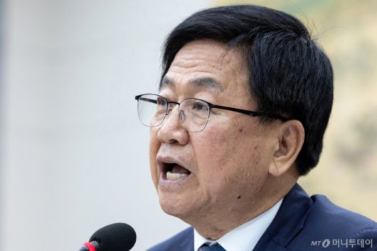 (서울=뉴스1) 이승배 기자 = 최교진 사회부총리 겸 교육부 장관 후보자가 2일 서울 여의도 국회 교육위원회에서 열린 인사청문회에 출석해 의원 질의에 답변하고 있다. 2025.9.2/뉴스1  Copyright (C) 뉴스1. All rights reserved. 무단 전재 및 재배포,  AI학습 이용 금지. /사진=(서울=뉴스1) 이승배 기자