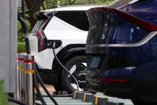 서울 여의도 국회에서 전기차가 충전되고 있다. 2025.09.09. kch0523@newsis.com /사진=뉴시스