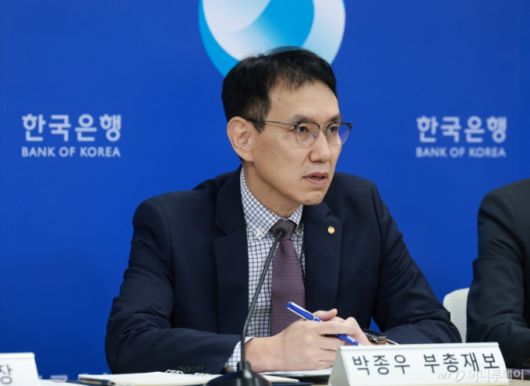 박종우 한국은행 부총재보가 11일 서울 중구 한국은행에서 열린 통화신용정책보고서(2025년 9월) 기자설명회에서 발언하고 있다./사진제공=한국은행