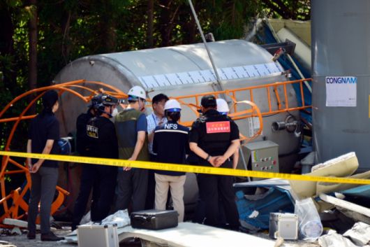 지난달 27일 고용노동부와 경찰이 3명 숨진 전남 순천 레미콘 공장 질식사고와 관련해 사고현장을 조사하고 있다. 동시에 업체에 대해 압수색이 진행됐다. 2025.08.27. kim@newsis.com /사진=뉴시스