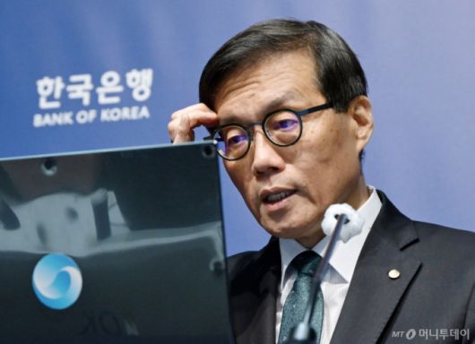 이창용 한국은행 총재가 28일 서울 중구 한국은행에서 금융통화위원회를 마치고 기자간담회를 갖고 있다. /사진=뉴스1