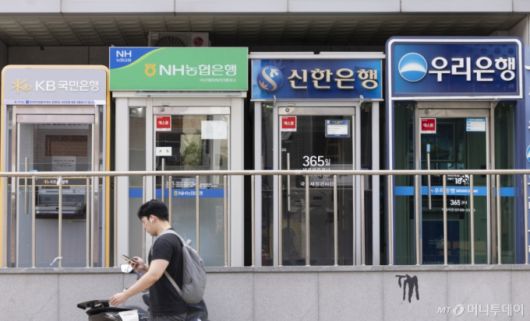 서울 시내에 설치된 시중은행 ATM 기기 모습. 2025.08.21. /사진=뉴시스 /사진=김근수