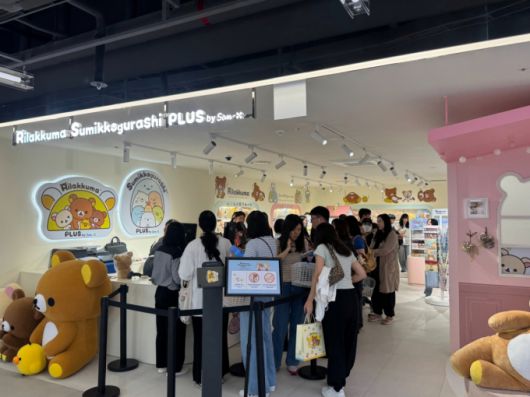 서울시 송파구 잠실동에 위치한 롯데백화점 2층 키네틱 그라운드에 위치한 국내 2호점 '리락쿠마 스미코구라시 플러스 바이 산엑스'.  /사진=하수민기자 /사진=하수민기자.