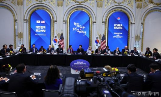 [뉴욕=뉴시스] 최동준 기자 = 이재명 대통령이 25일(현지 시간) 미국 뉴욕 증권거래소에서 열린 대한민국 투자 써밋에서 발언하고 있다. 2025.09.25. photocdj@newsis.com /사진=