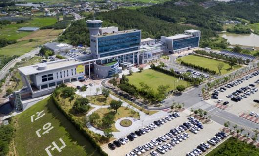 신안군청사 전경/사진제공=신안군
