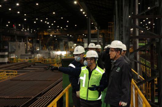 ▲지난 12월 4일 이강덕 포항시장이 현대제철 1공장을 방문해 현장을 둘러보고 있다./사진제공=포항시