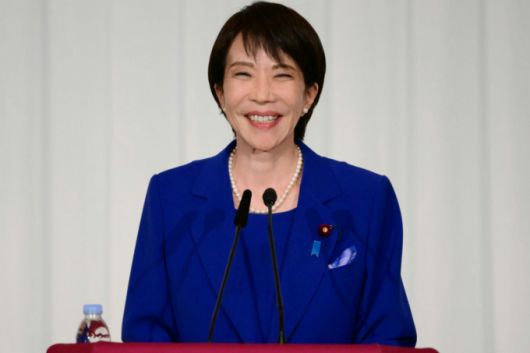 [도쿄(일본)=AP/뉴시스] 일본 자유민주당 총재 선거에서 당선된 다카이치 사나에 일본 전 경제안보담당상이 4일 일본 도쿄 자유민주당 당사에서 기자회견을 하고 있다. 있다. 2025.10.04.