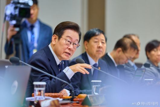 (서울=뉴스1) 이재명 기자 = 이재명 대통령이 30일 서울 용산 대통령실 청사에서 열린 제44회 국무회의에서 발언을 하고 있다. (대통령실 제공. 재판매 및 DB 금지) 2025.9.30/뉴스1  Copyright (C) 뉴스1. All rights reserved. 무단 전재 및 재배포,  AI학습 이용 금지. /사진=(서울=뉴스1) 이재명 기자