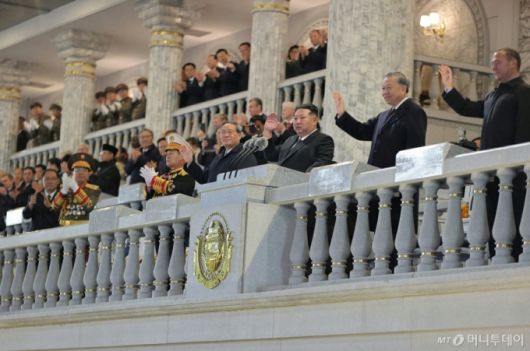 (평양 노동신문=뉴스1) = 북한 노동당 기관지 노동신문은 10일 평양 김일성광장에서 북한 노동당 창건 80주년 기념 열병식이 진행됐다고 11일 보도했다.   [국내에서만 사용가능. 재배포 금지. DB 금지. For Use Only in the Republic of Korea. Redistribution Prohibited]  rodongphoto@news1.kr  Copyright (C) 뉴스1. All rights reserved. 무단 전재 및 재배포,  AI학습 이용 금지.