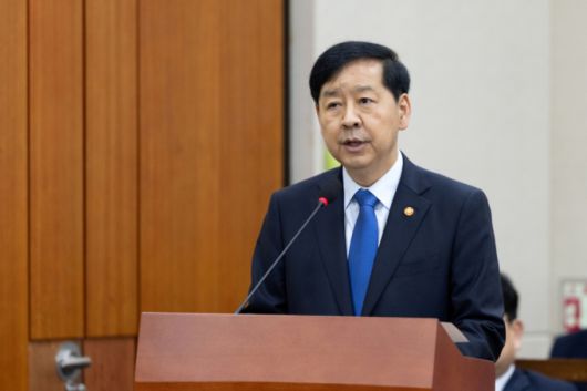 구윤철 부총리 겸 기획재정부 장관이 13일 서울 여의도 국회에서 열린 기획재정위원회 국정감사에 출석해 인사말하고 있다./사진제공=뉴스1