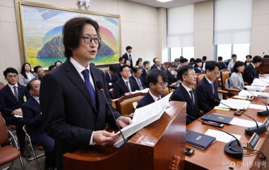 (서울=뉴스1) 구윤성 기자 = 주병기 공정거래위원장이 14일 오전 서울 여의도 국회에서 열린 정무위원회 국정감사에서 업무보고를 하고 있다. 2025.10.14/뉴스1  Copyright (C) 뉴스1. All rights reserved. 무단 전재 및 재배포,  AI학습 이용 금지. /사진=(서울=뉴스1) 구윤성 기자