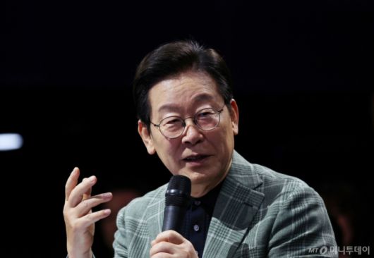 [서울=뉴시스] 고범준 기자 = 이재명 대통령이 14일 서울 동대문구 콘텐츠문화광장에서 열린 디지털토크라이브 '국민의 목소리, 정책이 되다'에서 발언을 하고 있다. (대통령실통신사진기자단) 2025.10.14. bjko@newsis.com /사진=