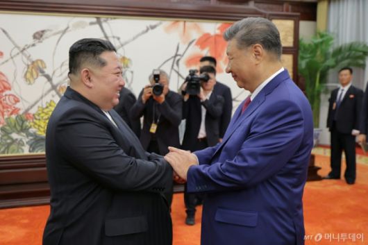 (평양 노동신문=뉴스1) = 북한 노동당 기관지 노동신문은 김정은 당 총비서가 지난 4일 베이징 인민대회당에서 시진핑 국가주석과 회담을 진행했다고 5일 보도했다.   [국내에서만 사용가능. 재배포 금지. DB 금지. For Use Only in the Republic of Korea. Redistribution Prohibited]  rodongphoto@news1.kr  Copyright (C) 뉴스1. All rights reserved. 무단 전재 및 재배포,  AI학습 이용 금지.