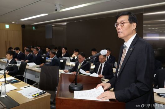이창용 한국은행 총재가 20일 오전 서울 중구 한국은행에서 열린 국회 기획재정위원회의 한국은행에 대한 국정감사에서 업무보고를 하고 있다./사진=뉴스1
