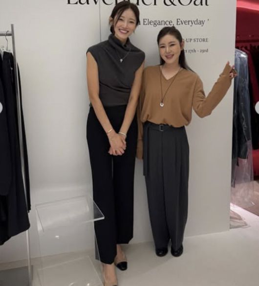 가수 송가인도 매장을 찾아 인증사진을 남겼다. /tkwls=