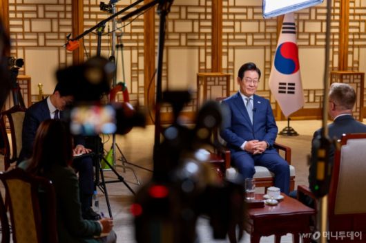 (서울=뉴스1) 이재명 기자 = 이재명 대통령이 지난 21일 서울 용산 대통령실 청사에서 CNN과 인터뷰를 하고 있다. (대통령실 제공. 재판매 및 DB 금지) 2025.10.23/뉴스1  Copyright (C) 뉴스1. All rights reserved. 무단 전재 및 재배포,  AI학습 이용 금지. /사진=(서울=뉴스1) 이재명 기자