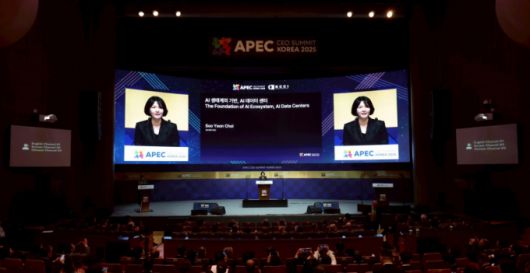 최수연 네이버 대표가 APEC CEO 서밋에서 기조연설을 진행했다./사진=네이버