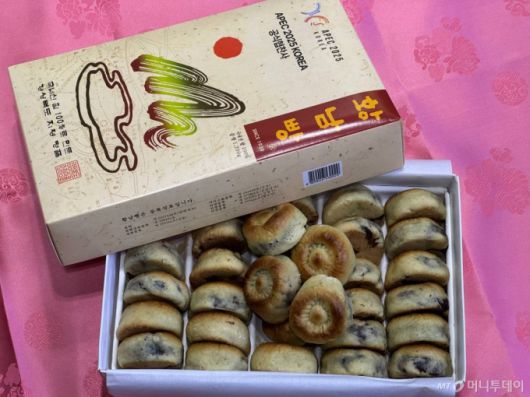 (서울=뉴스1) 허경 기자 = 대통령실은 이재명 대통령이 APEC(아시아태평양경제협력체) 정상회의 참석을 위해 방한한 시진핑 중국 국가주석과 중국 대표단에게 황남빵 200상자를 선물했다고 31일 밝혔다. (대통령실 제공. 재판매 및 DB 금지) 2025.10.31/뉴스1  Copyright (C) 뉴스1. All rights reserved. 무단 전재 및 재배포,  AI학습 이용 금지. /사진=(서울=뉴스1) 허경 기자