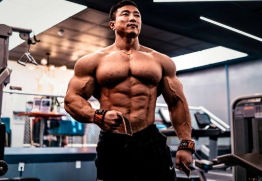 보디빌더 강경원(52·사진)씨에게 갑질을 당했다고 폭로한 유튜버 송모씨가 1심에서 벌금형을 선고받았다. /사진=강경원씨 유튜브 채널