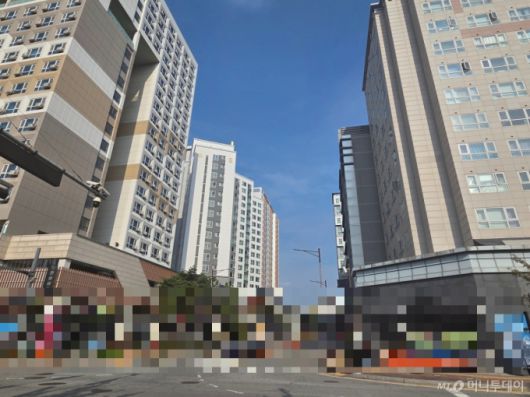 지난달 31일 오후 경기 화성시 오피스텔촌 모습. 삼성전자 화성캠퍼스가 걸어서 10분 안에 오갈 수 있을 정도로 가까이 있다. /화성(경기)=김서현 기자 ssn3592@