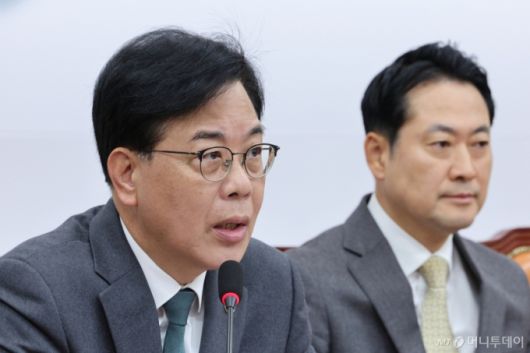 (서울=뉴스1) 신웅수 기자 = 송언석 국민의힘 원내대표가 6일 서울 여의도 국회에서 열린 최고위원회의에서 발언하고 있다. 2025.11.6/뉴스1  Copyright (C) 뉴스1. All rights reserved. 무단 전재 및 재배포,  AI학습 이용 금지. /사진=(서울=뉴스1) 신웅수 기자