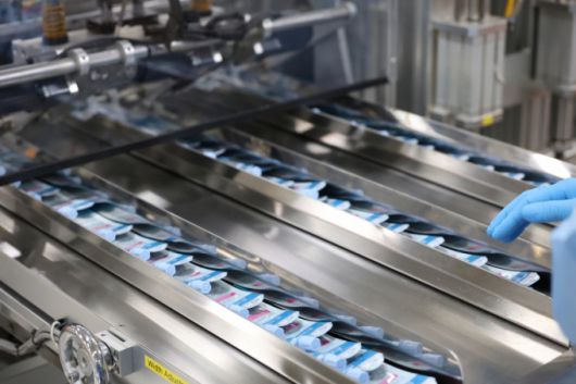 지난달 27일 방문한 코스맥스 태국 법인 공장 내 스파우트 파우치 공정 라인.