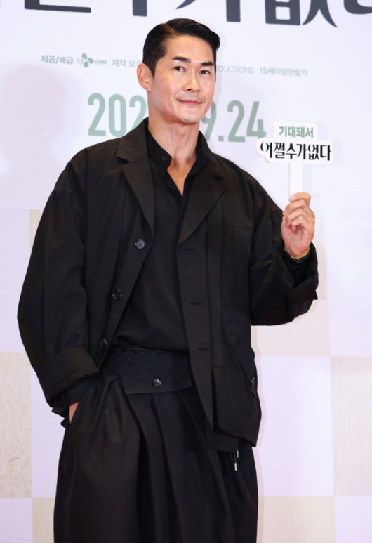 배우 배정남이 지난 9월22일 오후 서울 용산구 CGV용산아이파크몰에서 영화 '어쩔수가없다' VIP시사회에서 포즈를 취하고 있다. 2025.09.22./사진=뉴시스