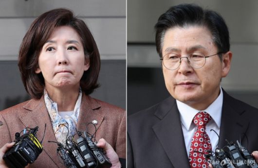 (서울=뉴스1) 박지혜 기자 = 나경원 국민의힘 의원(왼쪽)과 황교안 전 국무총리가 20일 서울 양천구 남부지법에서 열린 '자유한국당 패스트트랙(신속처리안건) 충돌 사건' 1심 선고를 마친 뒤 법원을 나서고 있다.  재판부는 이날 사건 당시 자유한국당 원내대표였던 나경원 의원에게 벌금 총 2천400만원을, 당 대표였던 황교안 전 총리에게 벌금 총 1천900만원을 선고했다.  2025.11.20/뉴스1  Copyright (C) 뉴스1. All rights reserved. 무단 전재 및 재배포,  AI학습 이용 금지. /사진=(서울=뉴스1) 박지혜 기자